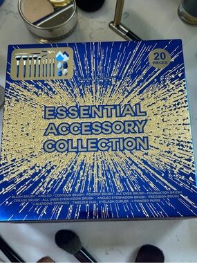 Nicole Miller New York 20 Pc Makeup Brush Set Essential Accessory Collection NIB